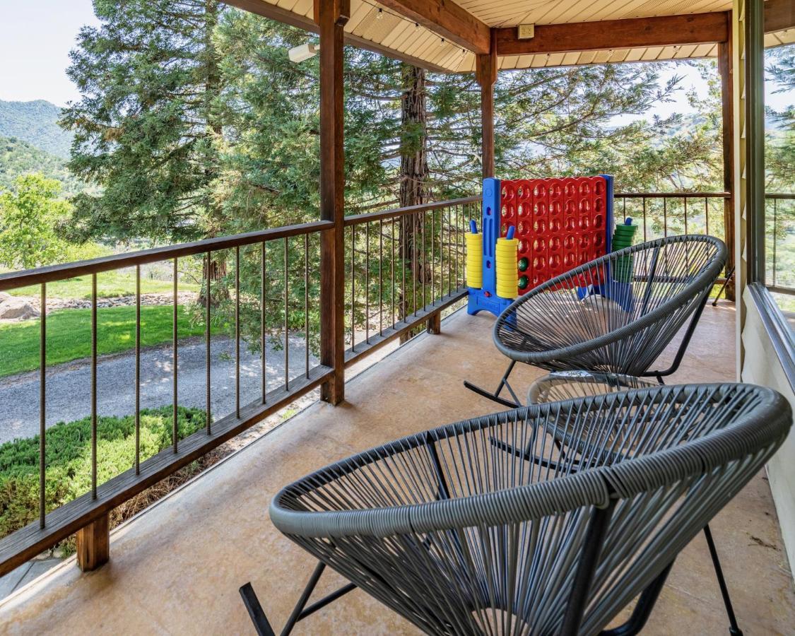 Secluded Mtn Top Family Haven W/Views Spa & Arcade Three Rivers Kültér fotó
